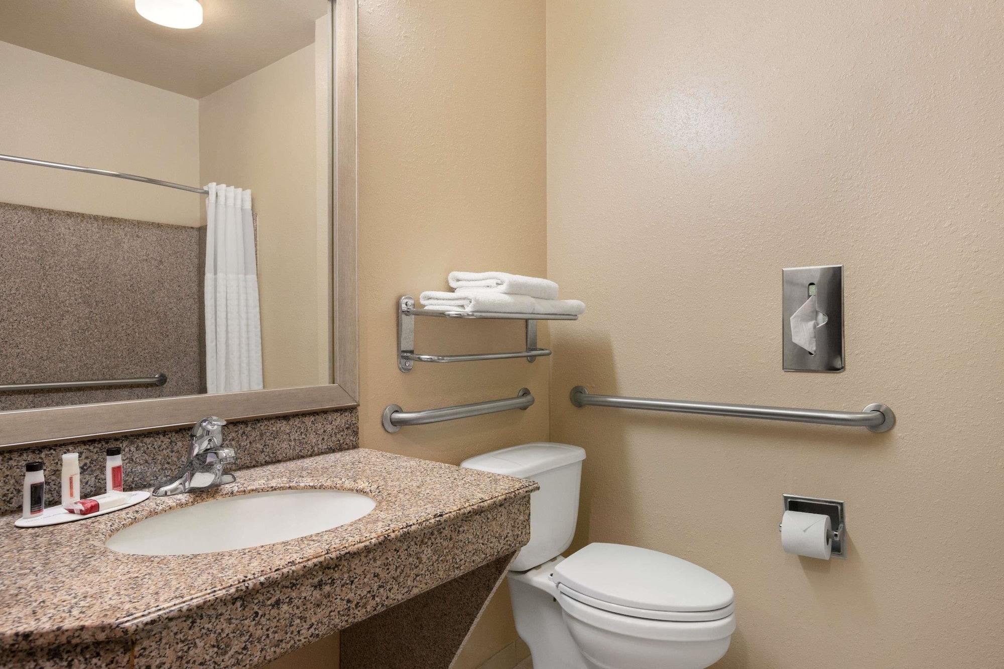 Baymont By Wyndham Clute Lake Jackson Exterior foto